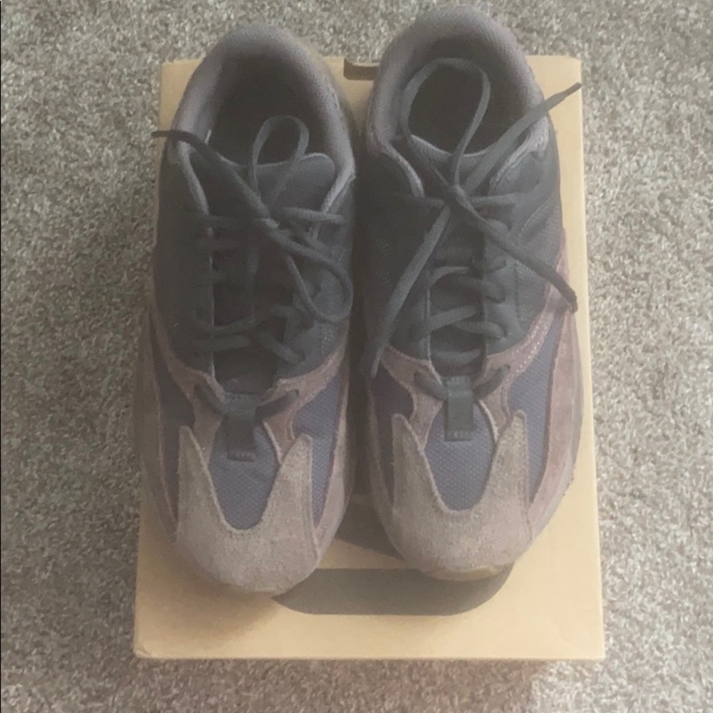 Yeezy boost 700